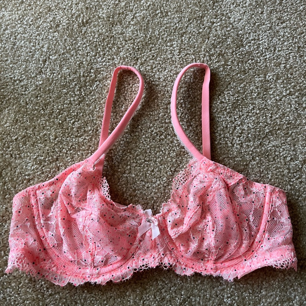 COPY - Pink lace Victoria’s Secret bra